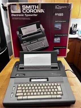 Smith Corona SD685 electronic typewriter Word processor with original box
